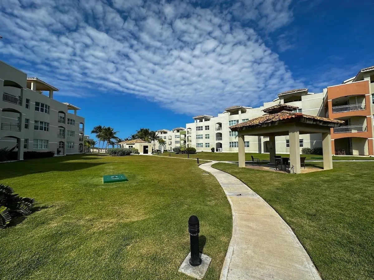 Los Reyes Beach Front Bliss Daire Isabela