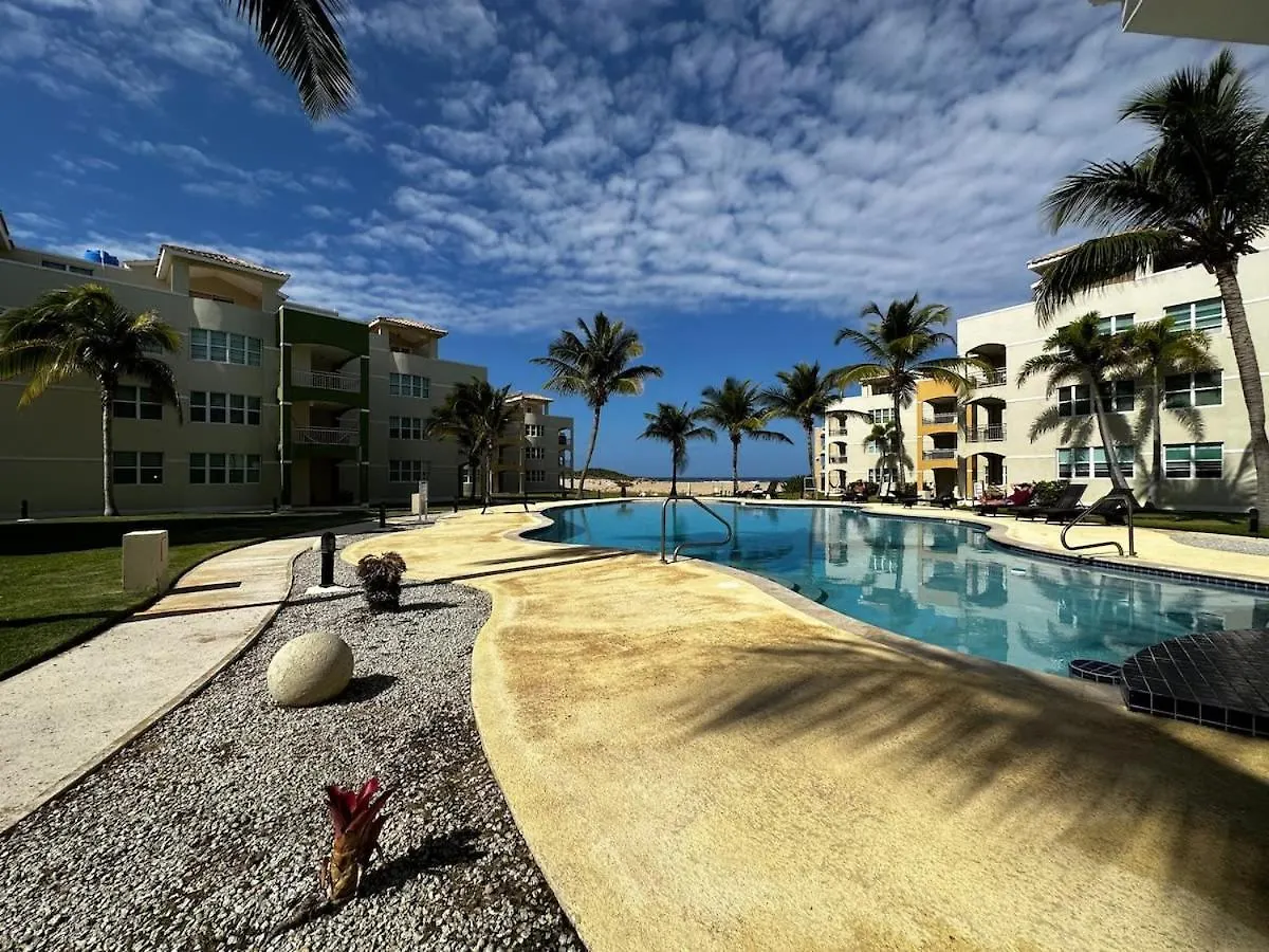 דירות איזבלה Los Reyes Beach Front Bliss
