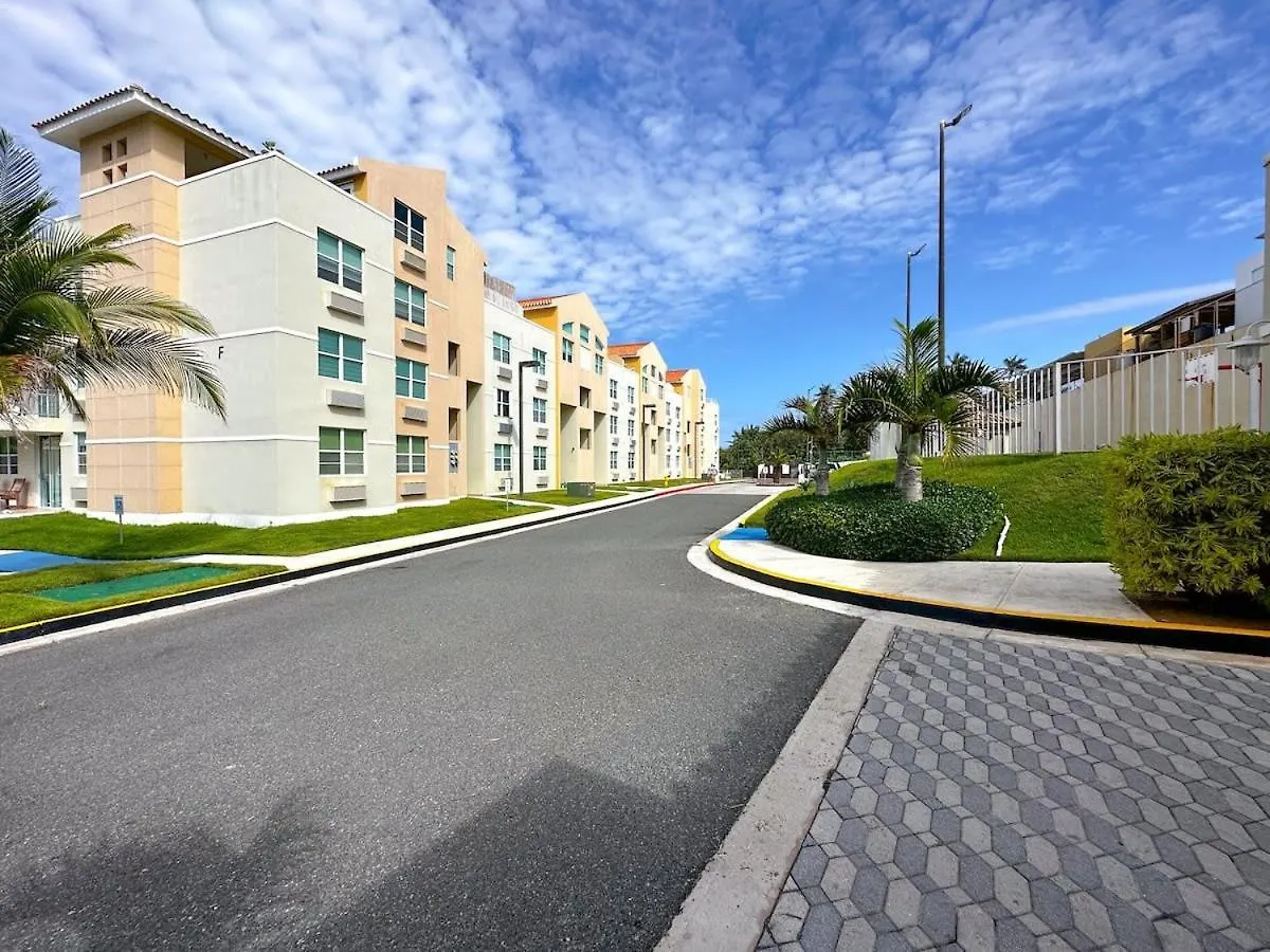 דירות איזבלה Los Reyes Beach Front Bliss